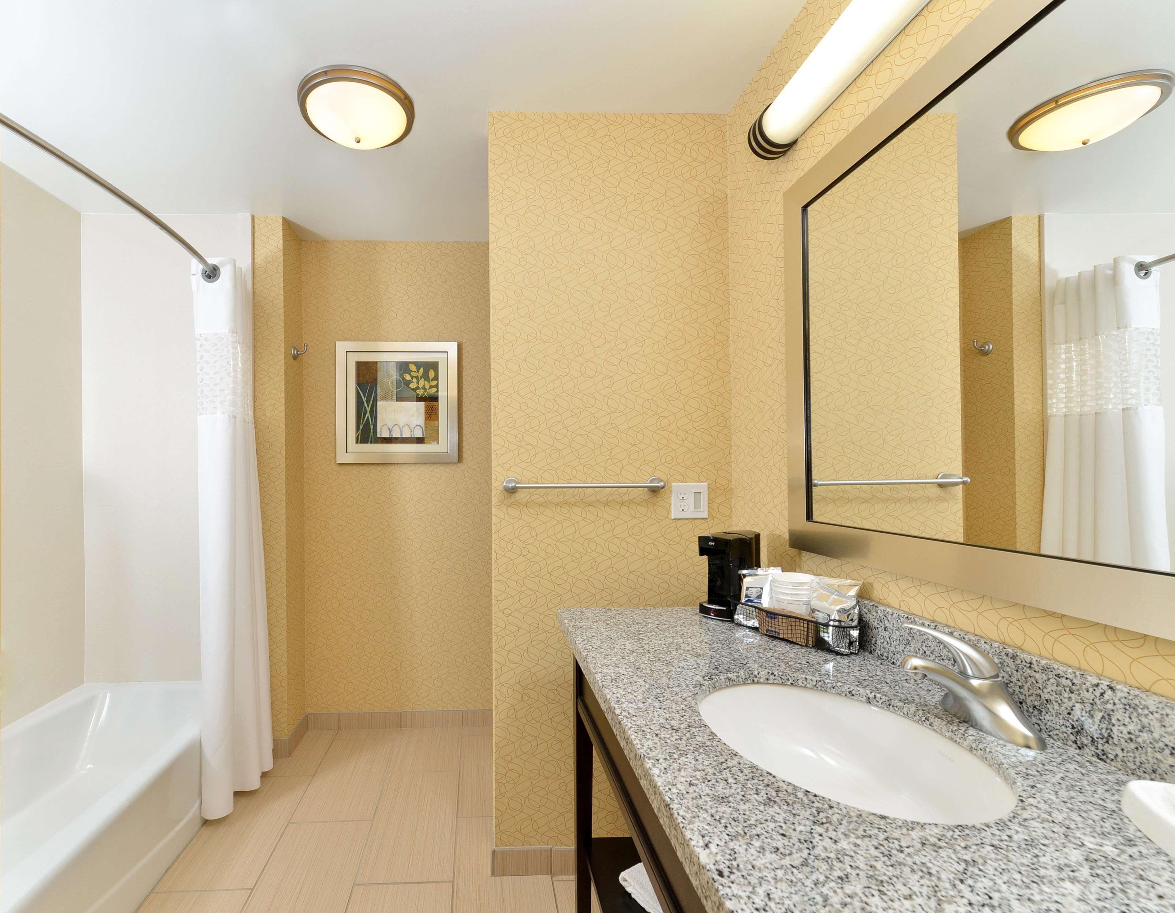 Hampton Inn Iowa City/University Area Exterior photo