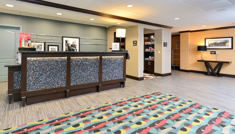 Hampton Inn Iowa City/University Area Exterior photo